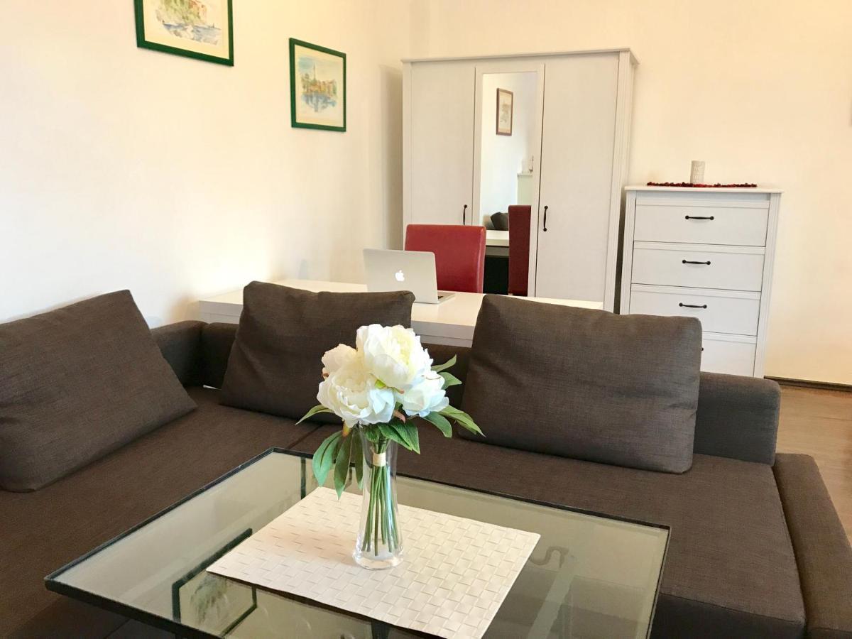 Studio Apartment With A View Of Ban Jelacic Square 萨格勒布 外观 照片