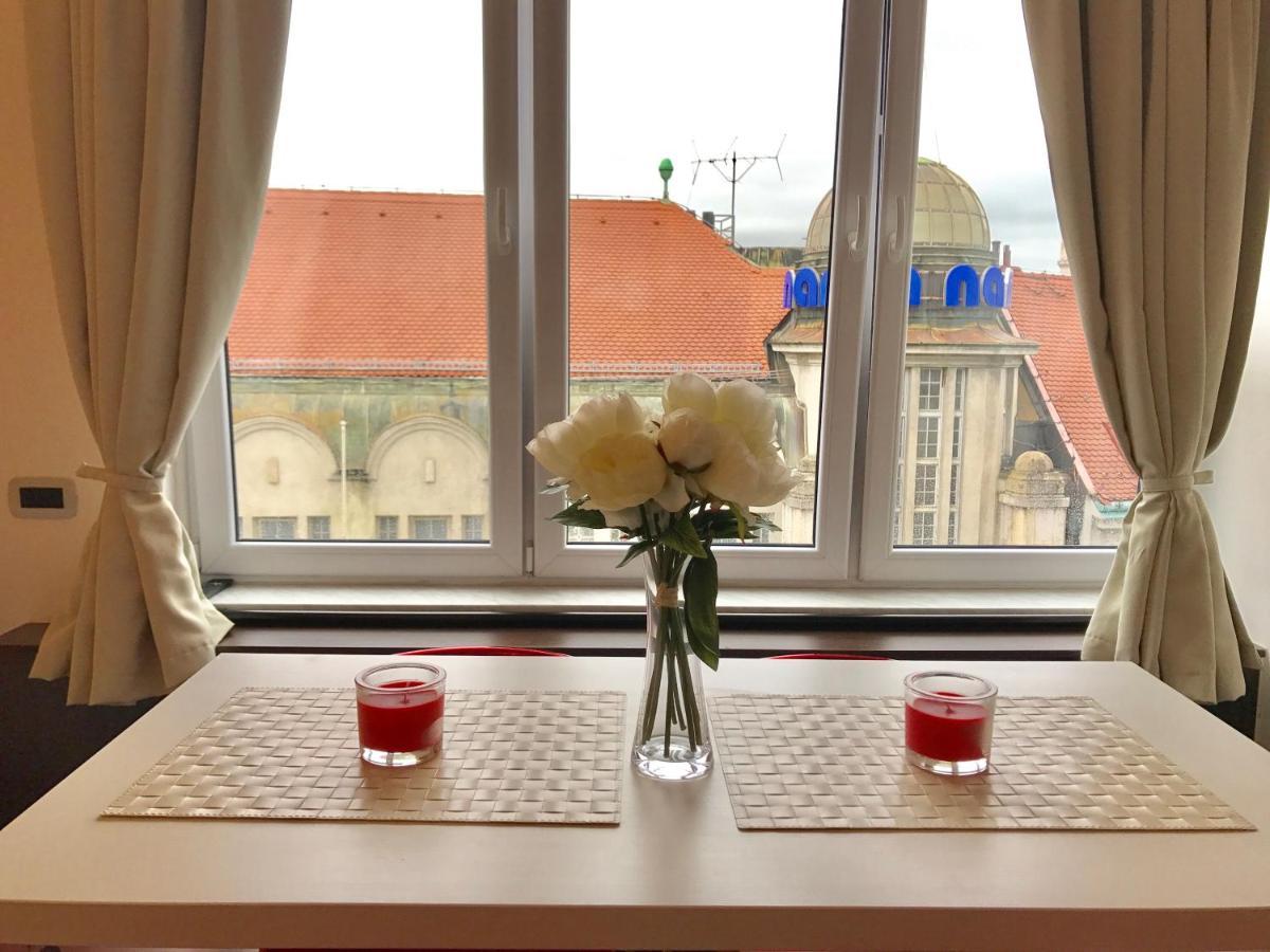 Studio Apartment With A View Of Ban Jelacic Square 萨格勒布 外观 照片