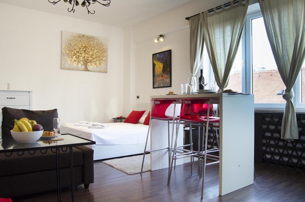 Studio Apartment With A View Of Ban Jelacic Square 萨格勒布 外观 照片