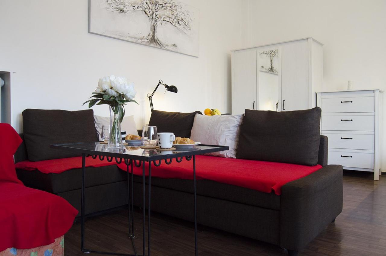 Studio Apartment With A View Of Ban Jelacic Square 萨格勒布 外观 照片