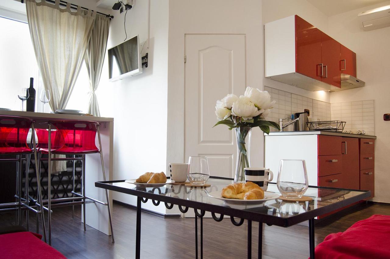 Studio Apartment With A View Of Ban Jelacic Square 萨格勒布 外观 照片